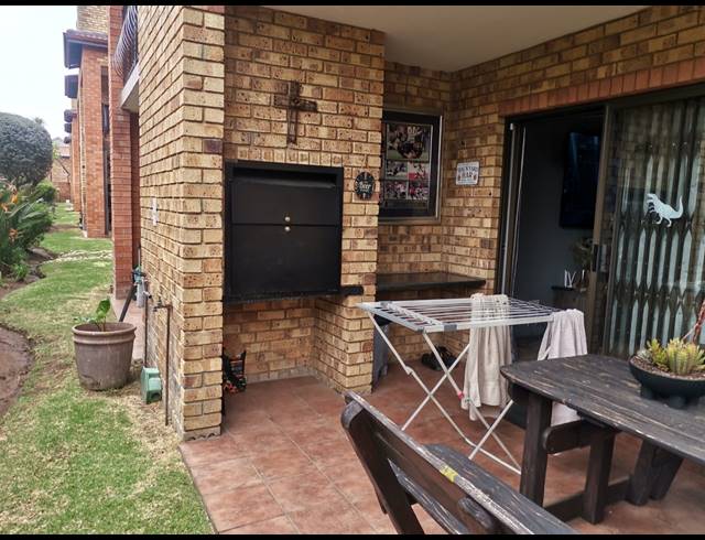 2 BEDROOM SECTIONAL TITLE FOR SALE IN SONNEVELD